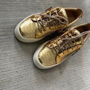 Giuseppe Zanotti low top gold sneakers